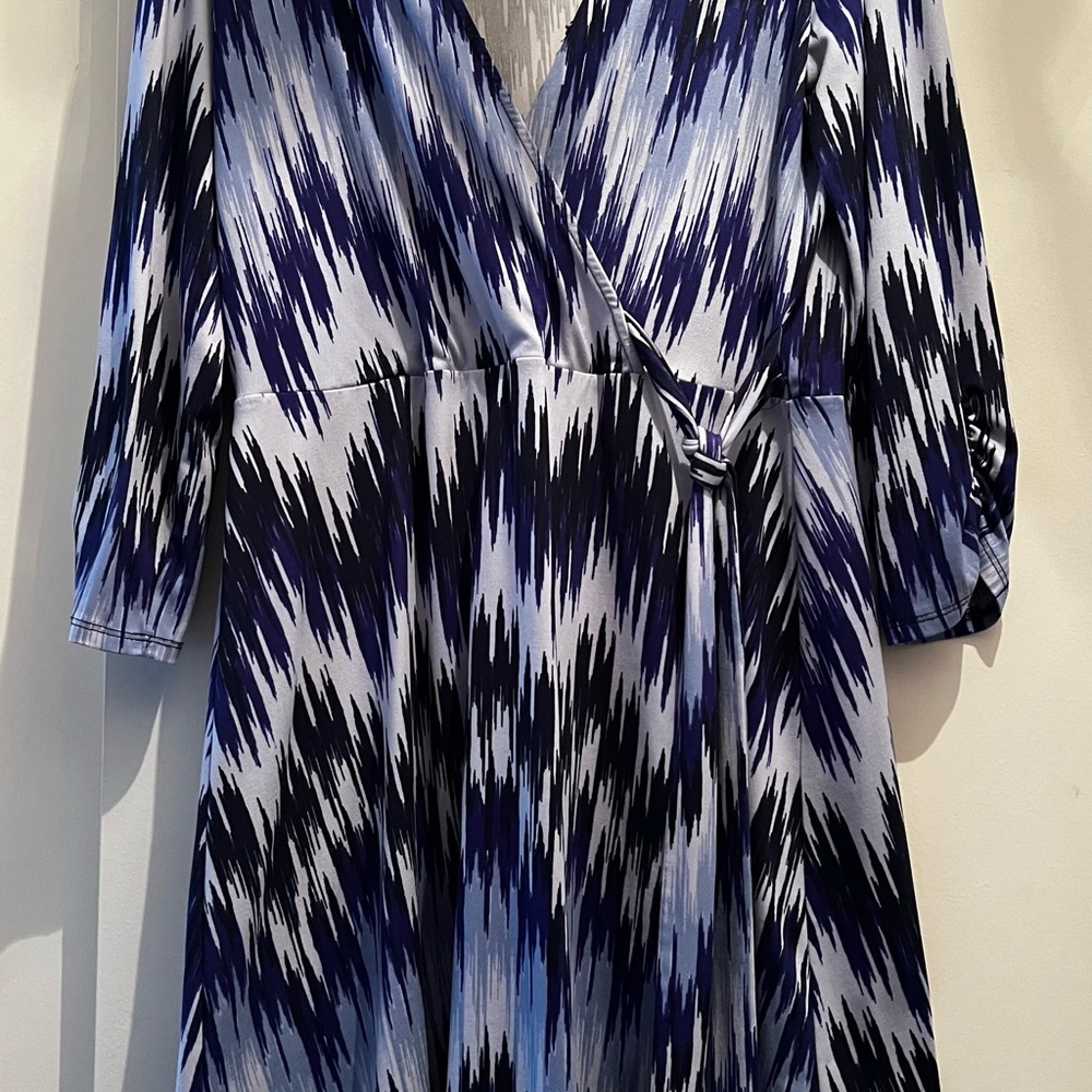 Womens size large blue tie dye art deco wrap around dress